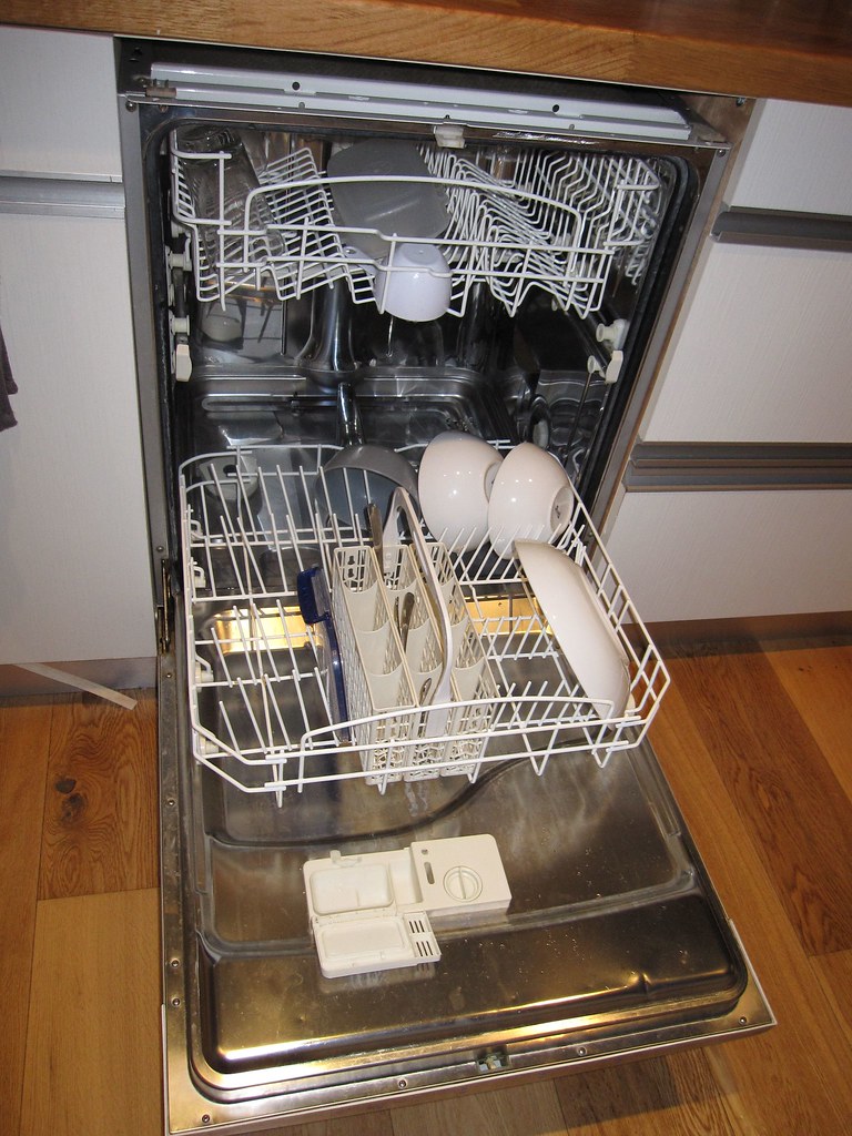 Electra EDW92105 Dishwasher inside view Silver/chrome e… Flickr
