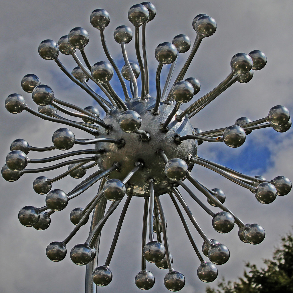 Giant dandelion Christopher Townsend Sculptures RHS Show T… Flickr