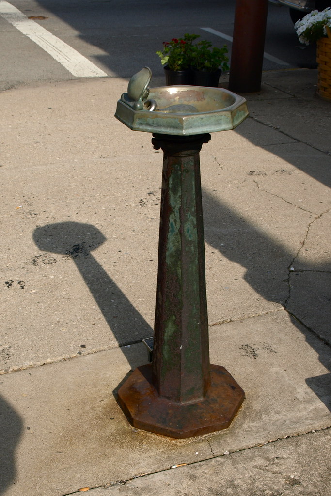 Sidewalk Drinking Fountain An old public drinking fountain… Flickr