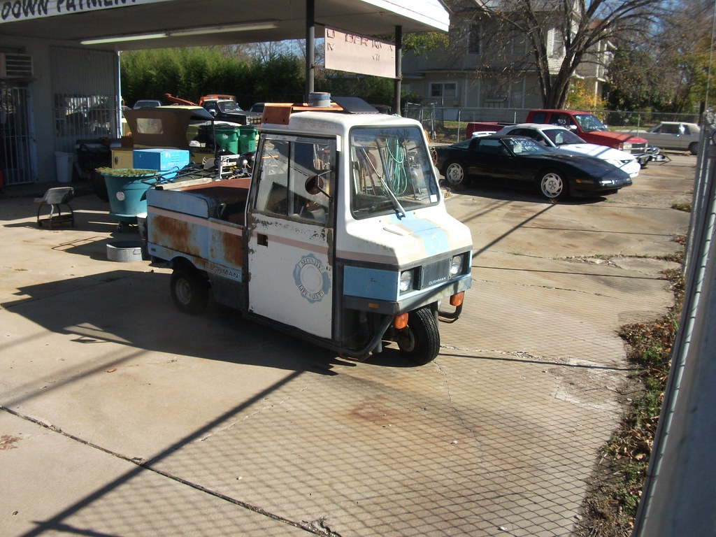 Cushman Truckster Cushman on a used car lot in Greenville,… Flickr