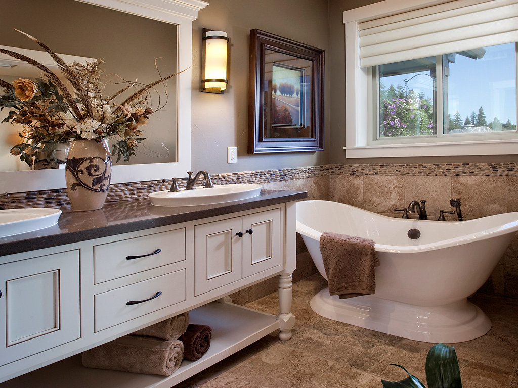 Bathroom in Vancouver, Washington by Northwood Flickr