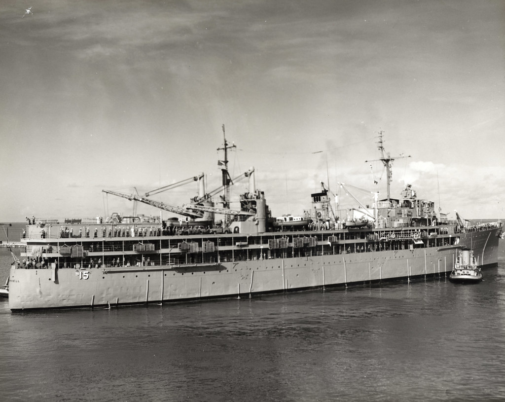 MM00005527x The USS Bushnell moving in the Naval Station K… Flickr