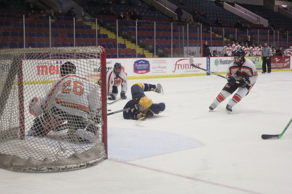 IMG_3967 Rockford vs East Grand Rapids 2010/2011 LC Walk… Flickr