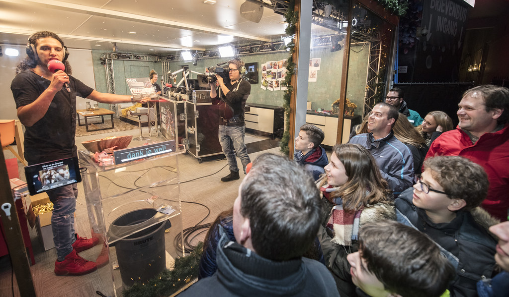Publiek bij het Glazen Huis 3FM Serious Request 2016 vraag… Flickr
