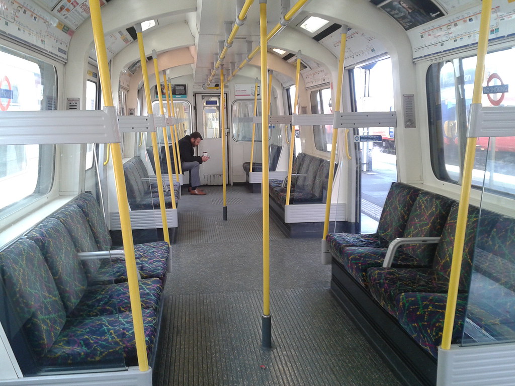 London Underground C77 5516 Interior, Wimbledon London Und… Flickr