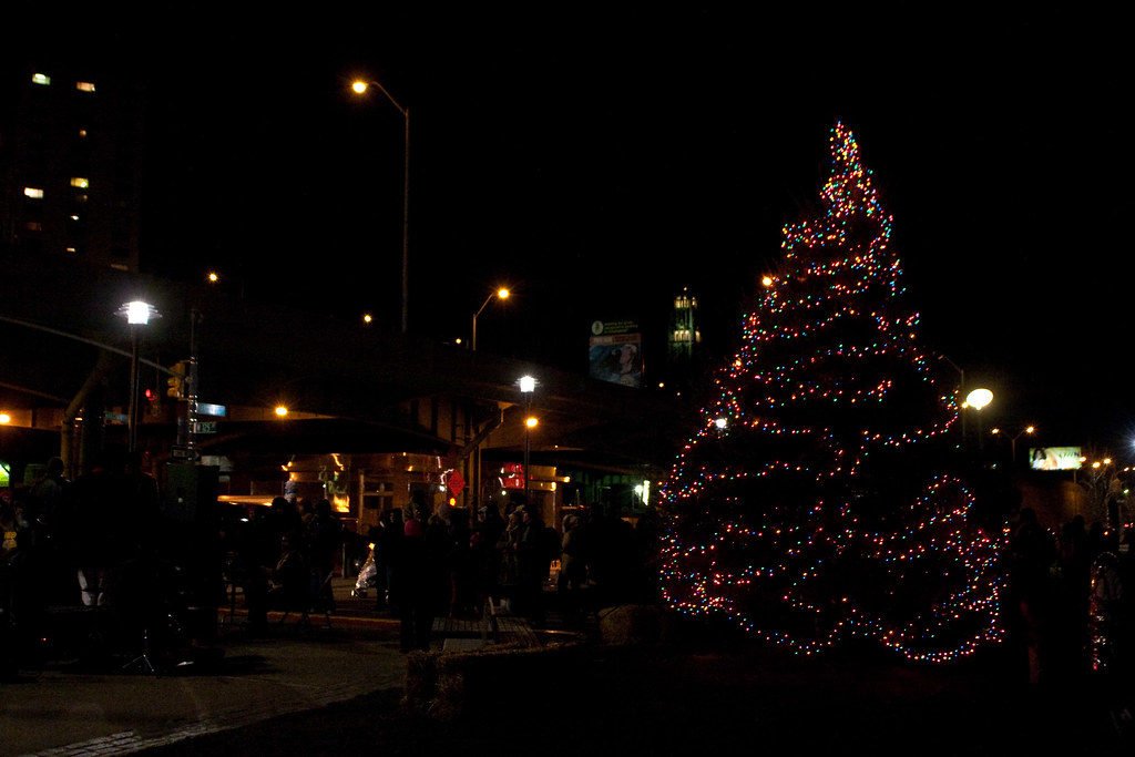 Christmas Tree Lighting, West Harlem Piers The first annua… Flickr