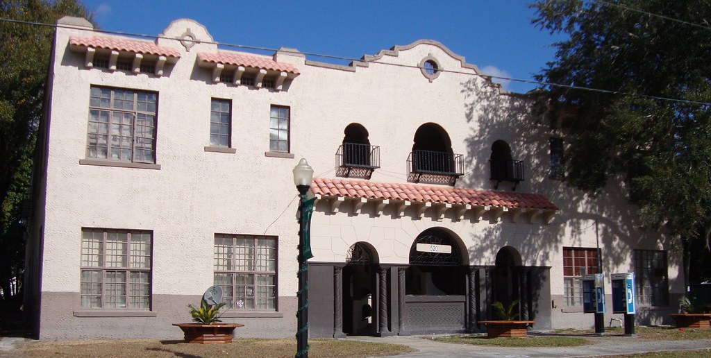 Old Apartment Building (Wauchula, Florida) Located near th… Flickr