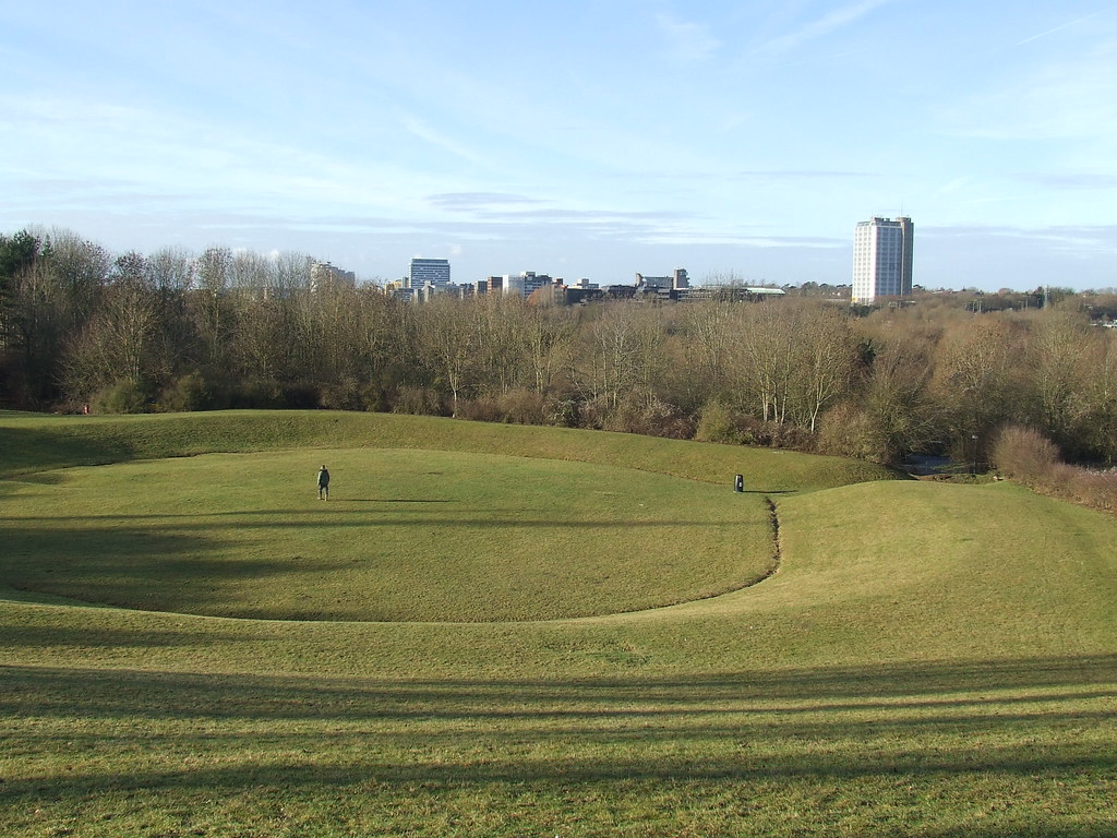 Basing Lime Pits. Looking across to Basingstoke. Man & Crow Flickr