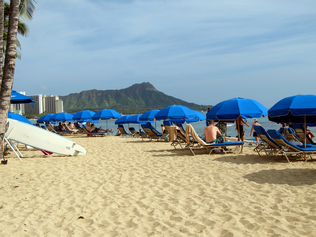 Waikiki Free Events 2023 Blue Beach Umbrellas Another view of Waikiki Beach and Dia… Flickr
