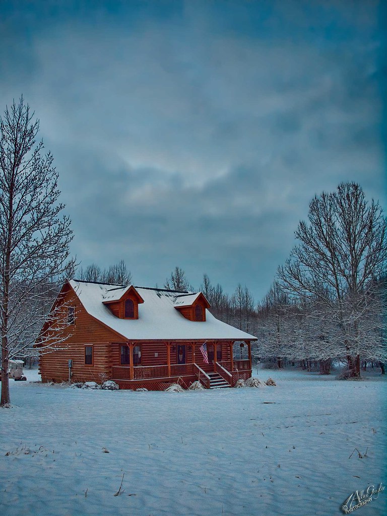 Log Cabin in the snow 12611 It snowed Tennessee_Gator Flickr