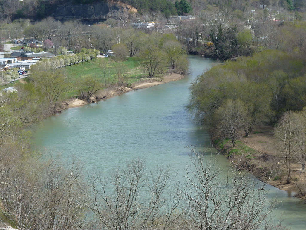 Beattyville along the Kentucky River This is seen from Hap… Flickr
