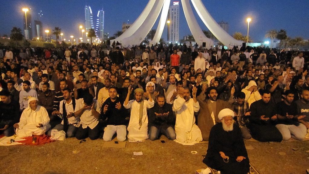 Shia prayers Antigovernment groups take a break to pray. Al