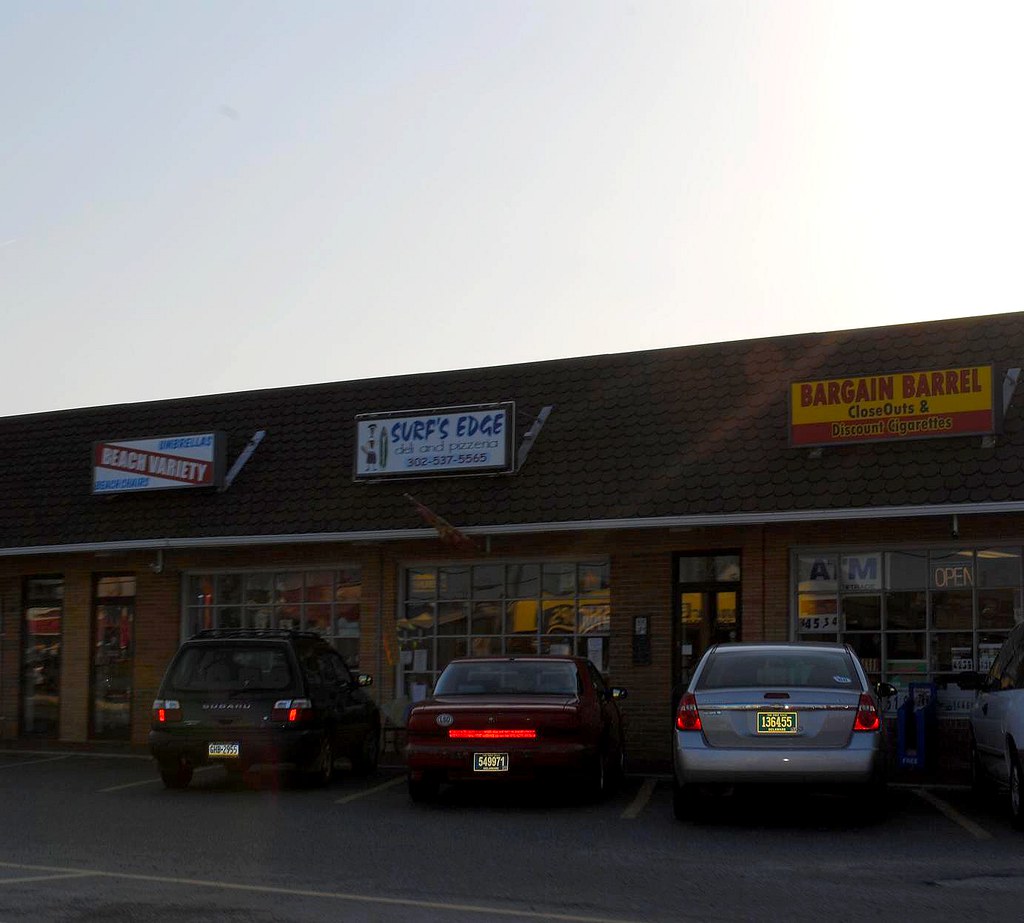 Fenwick Island, DE A strip mall next to the "fenwick board… Flickr