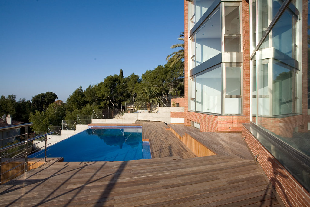 Pool house for sale Barcelona Spain Lucas Fox Barcelona