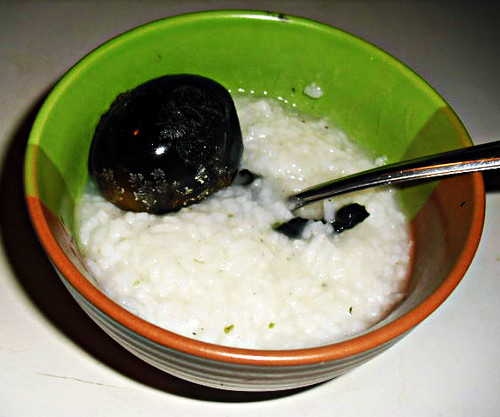 Congee w/ Preserved Duck Egg. Some seaweed in there too ^.… Flickr