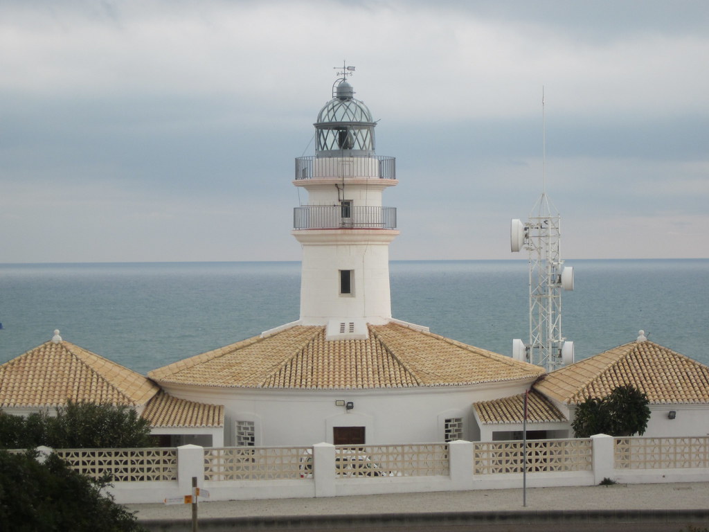 Faro de Cullera Faro situado en la localidad de Cullera, V… Flickr