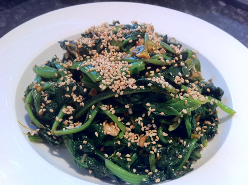 시금치나물 Spinach side dish Recipe by Maangchi www.ma… Flickr