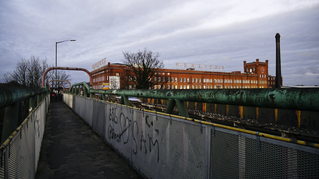 Stoke Poges Lane, Slough GWR bridge, looking towards the H… Flickr