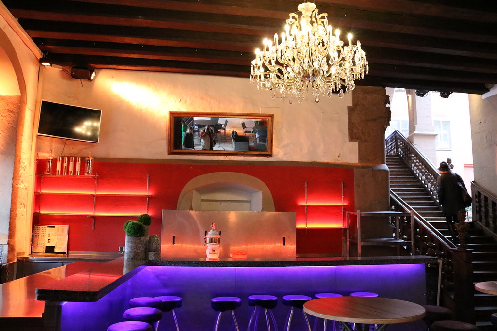 Regensburg Bar in der Eingangshalle des Hauses Heuport Flickr