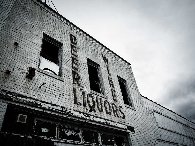 Abandoned liquor store An abandoned liquor store sits alon… Flickr