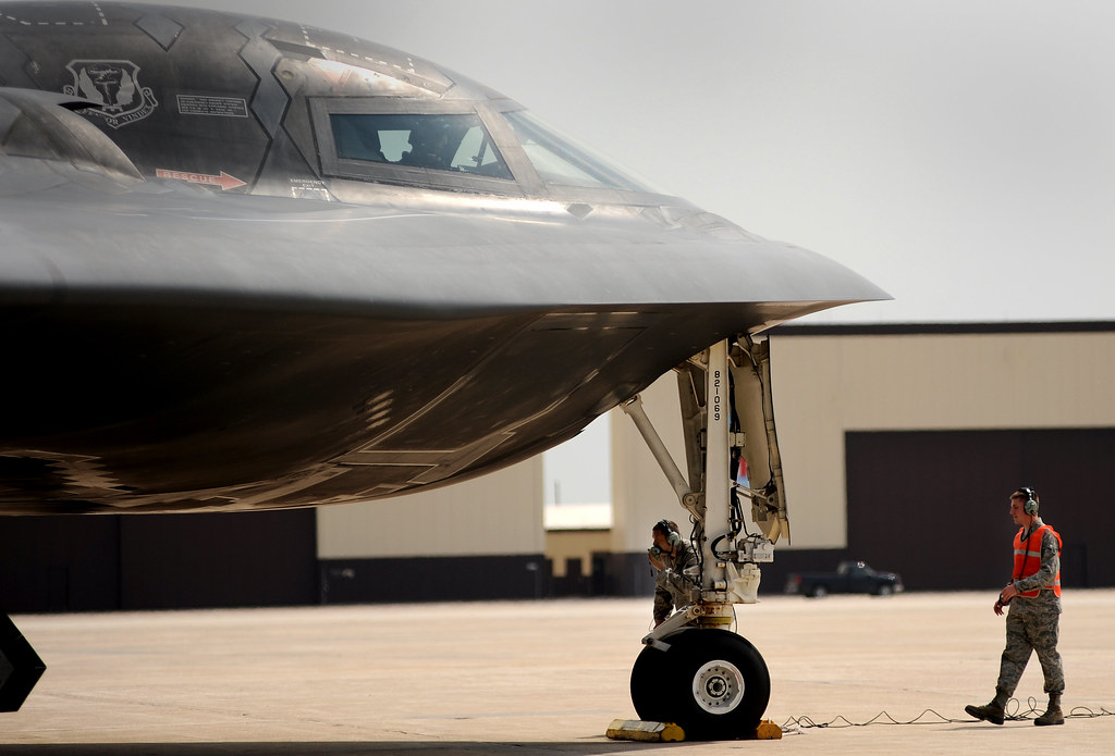 110418FCJ989005 WHITEMAN AIR FORCE BASE Mo. Crew chi… Flickr