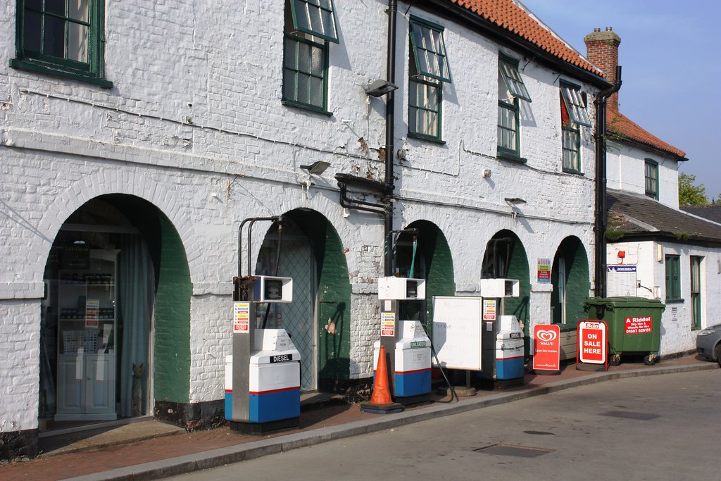 Archways Garage, Spilsby Lincolnshire 2011. EYBusman Flickr
