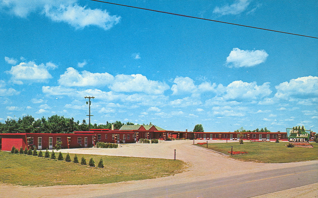 Cadillac MI Roadside The Pine Knoll Motel on US131 just So… Flickr