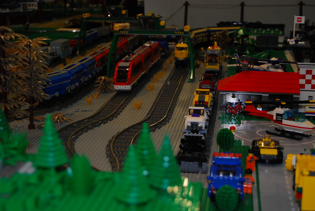 Ottawa Train Expo 2014, Lego model railroad show cc BY NC … Flickr