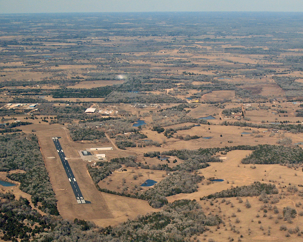 Giddings Overflying Giddings Lee County airport on the w… Flickr