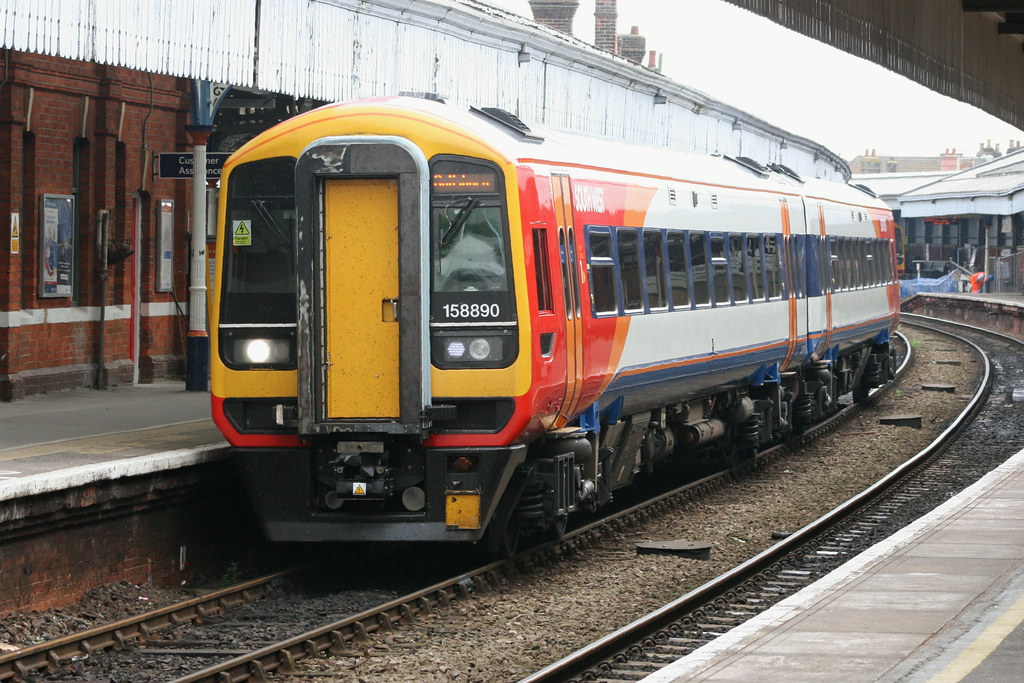 158890_1104_Salisbury Two car South West Trains operated 1… Flickr