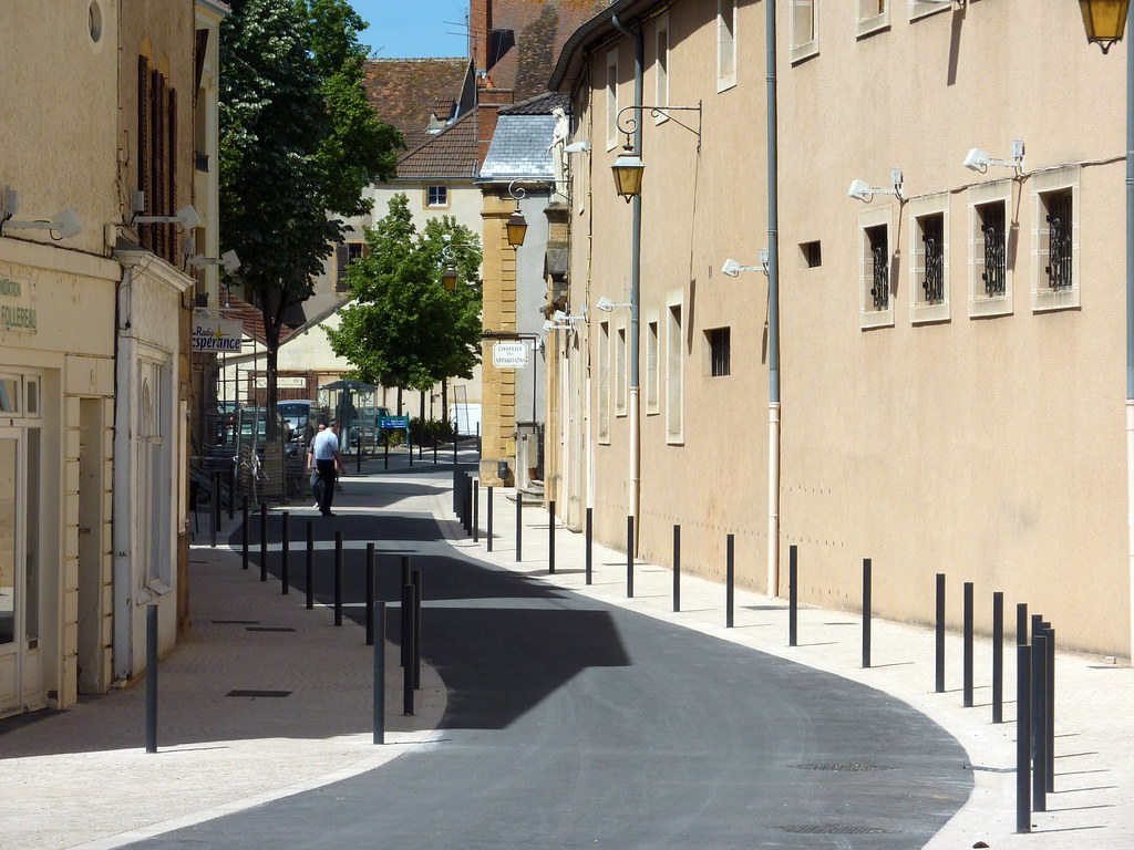 rue de la visitation à Paray le Monial bilit Flickr