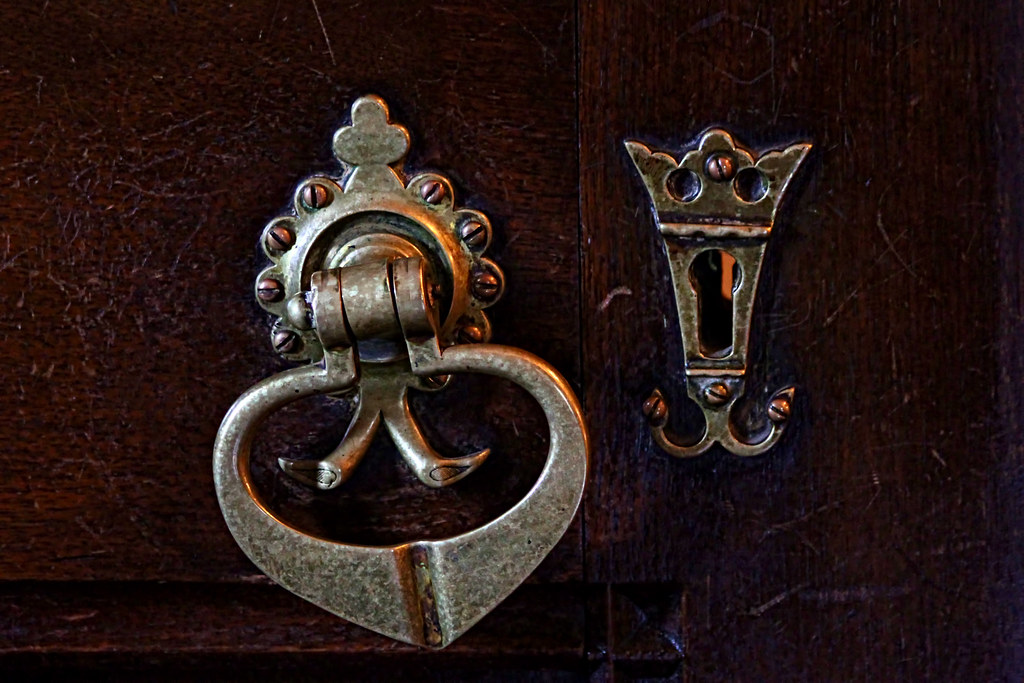 door handle and lock Cardiff Castle Cardiff, Wa… Leo