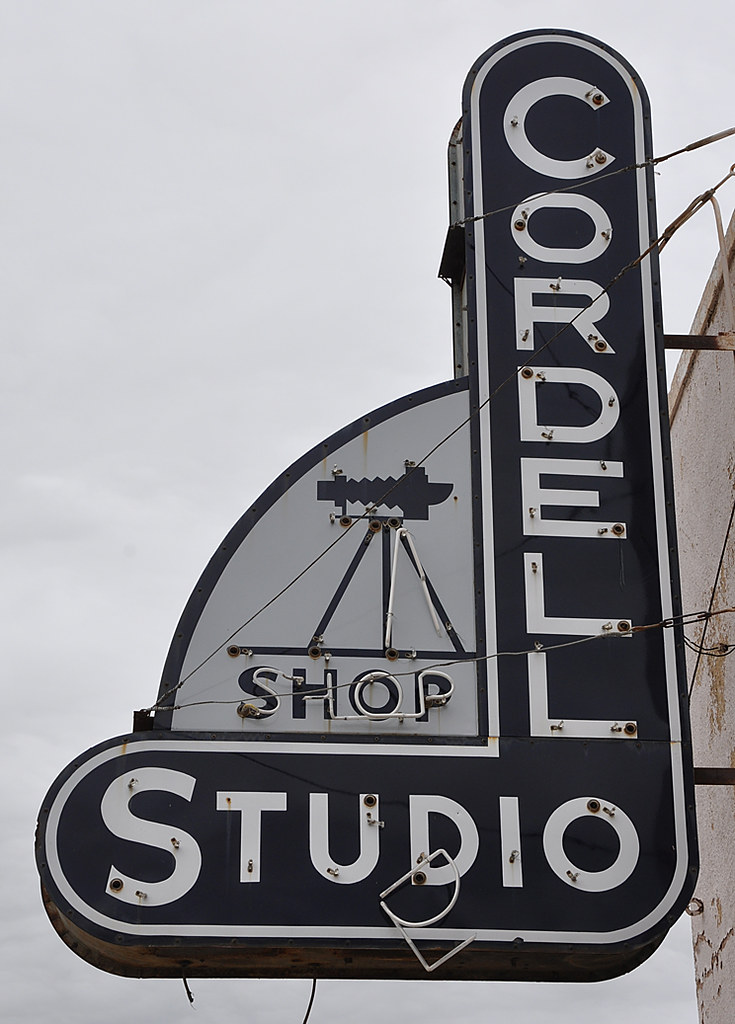 Cordell Studio Duncan, OK; the store is vacant but the sig… Flickr