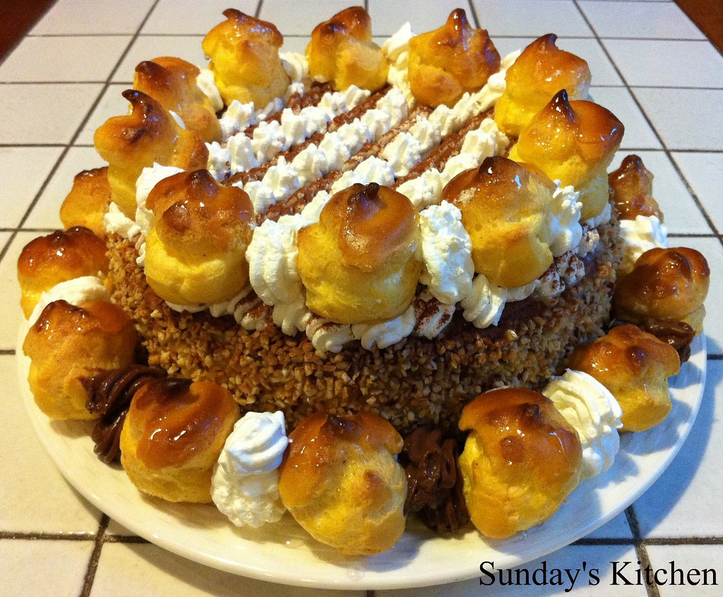 Torta Saint Honorè / Saint Honorè cake for recipe in Engli… Flickr
