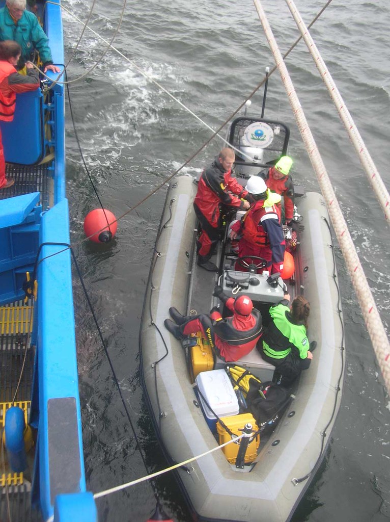 EPA Region 10 Divers deploy off OSV Bold EPA divers prepar… Flickr