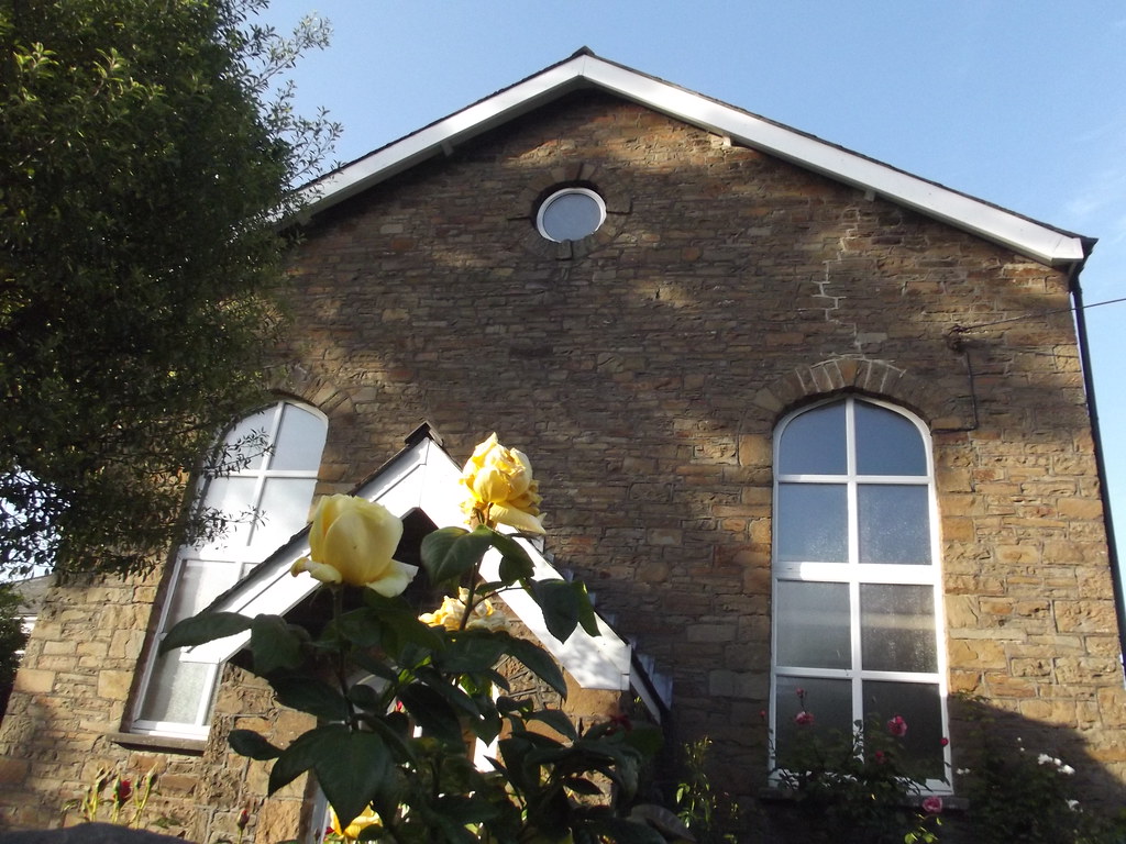Taffs Well United Church Cardiff Road, Taffs Well yell… Flickr