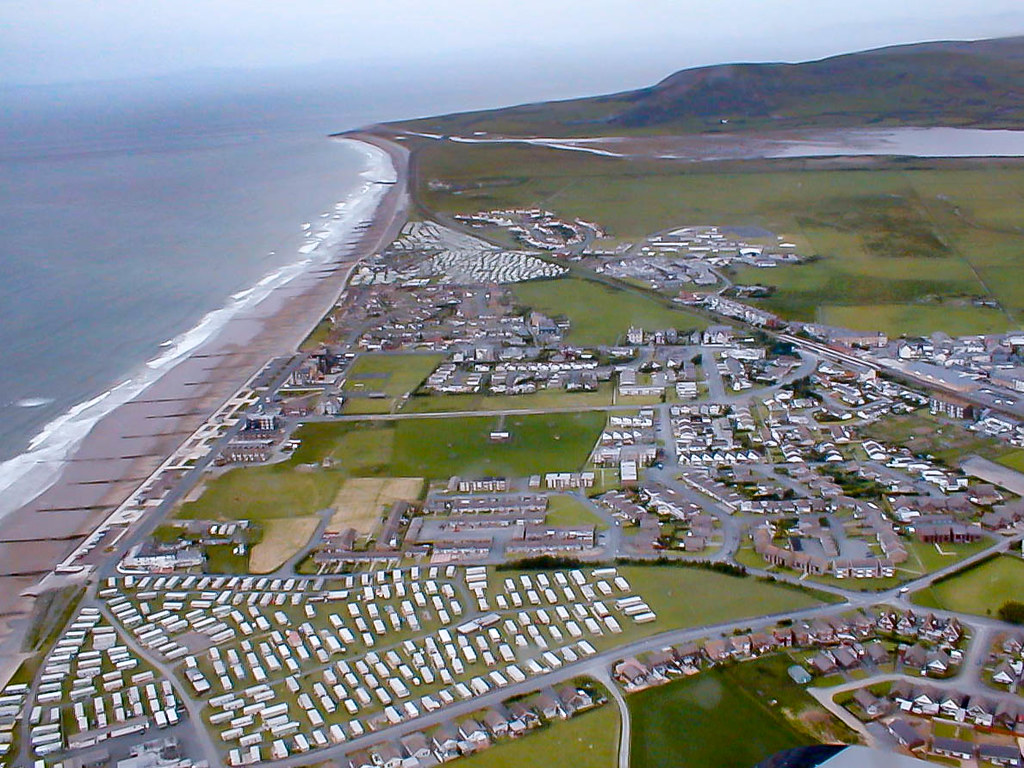 Tywyn seafront from above. 2003 Algernon Mouseman Flickr