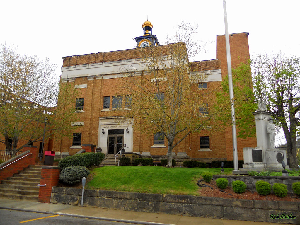 Wayne County Courthouse In the town of Wayne, in Wayne Cou… Flickr