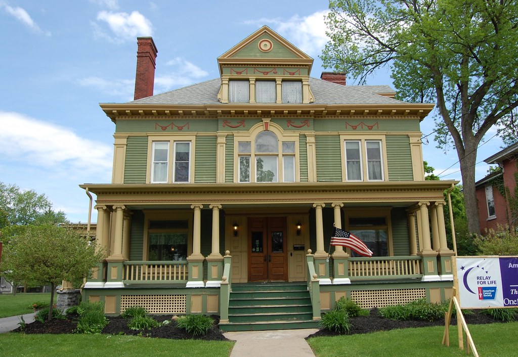 Main Street Oneida, NY This house is an excellent exampl… Flickr