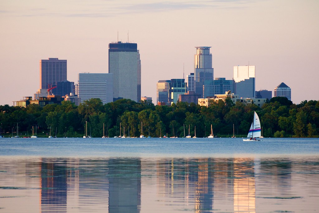 Lake Calhoun and Minneapolis skyline The Minneapolis skyli… Flickr