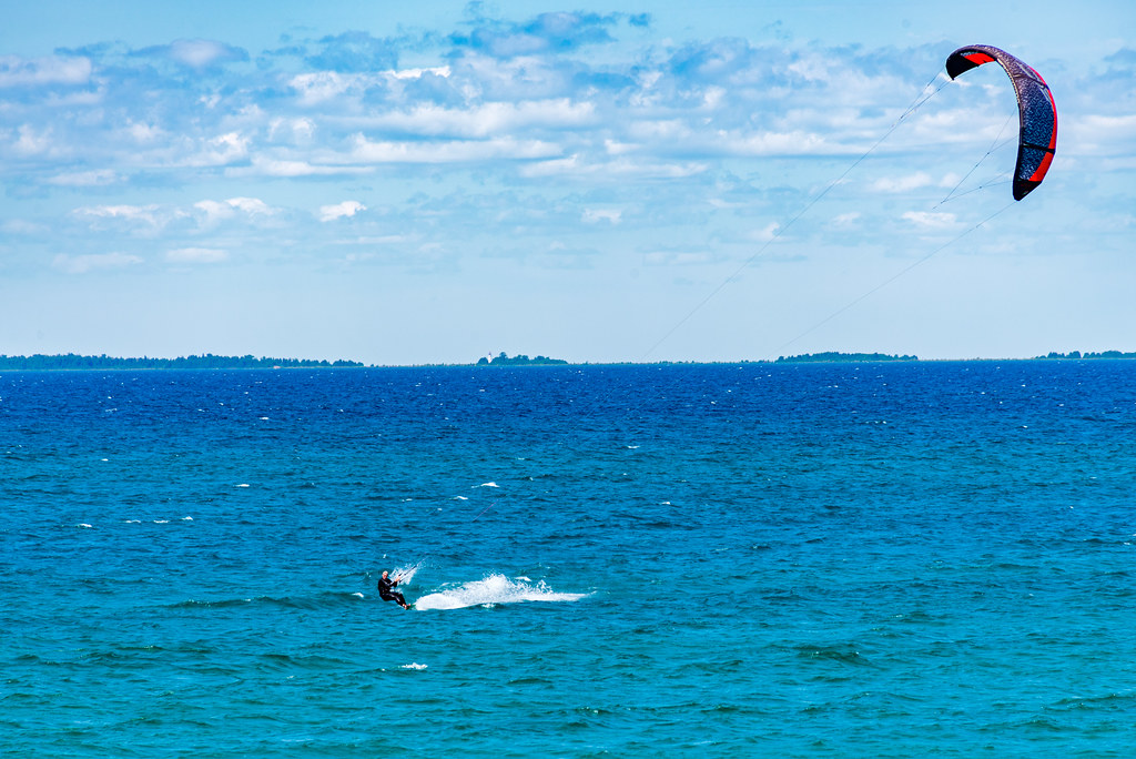 Kite Surfing on Lake Michigan A kite surfer on Lake Michig… Flickr