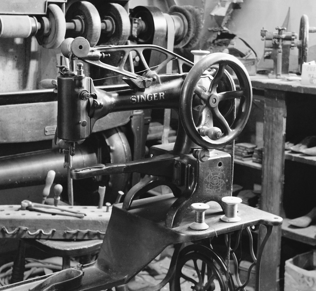 Old Singer Sewing Machine At Brewhouse Yard Nottingham L… Flickr