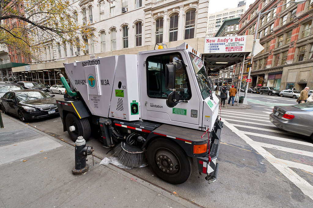 Manhattan, New York NYC Sanitation street sweeping maching… Flickr