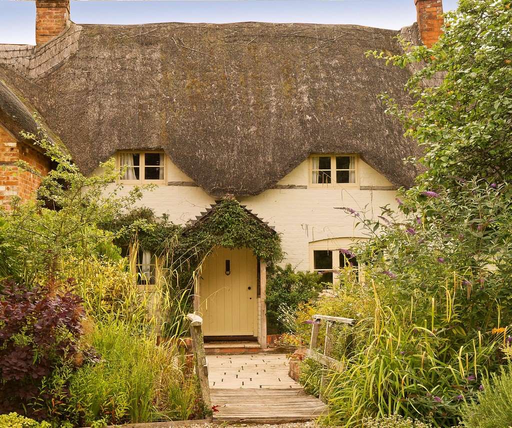 A thatched cottage in Wilton, Wiltshire Anguskirk Flickr