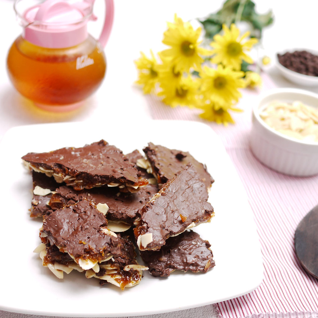 Chocolate Almond Buttercrunch Toffee A layer of lightly to… Flickr