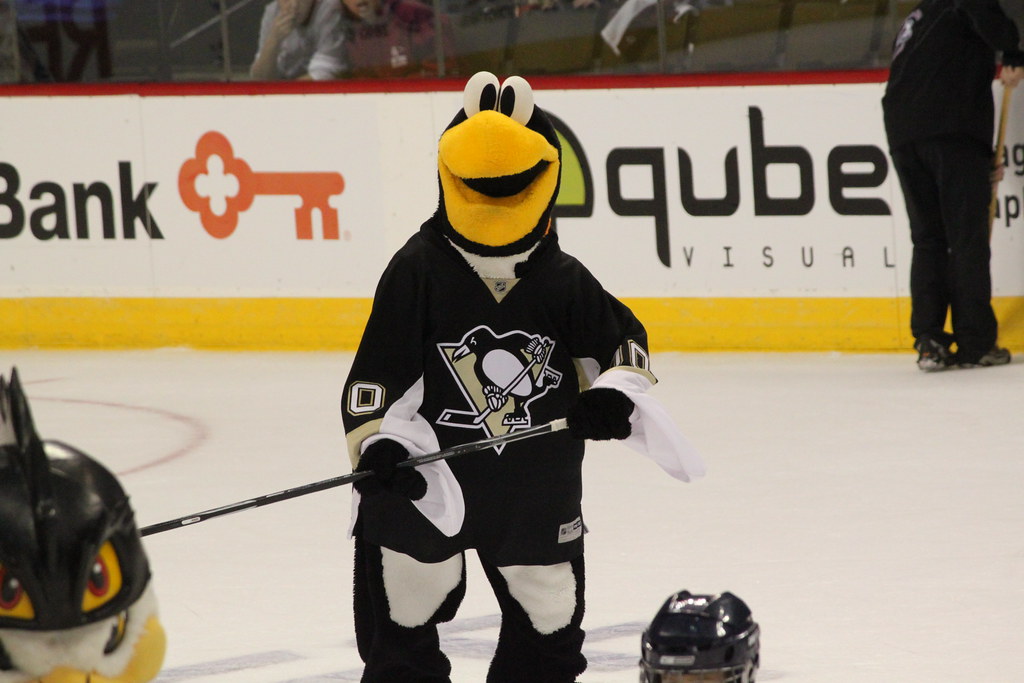The Pittsburgh Penguins mascot "Iceburgh" at the LA/Colora… Flickr