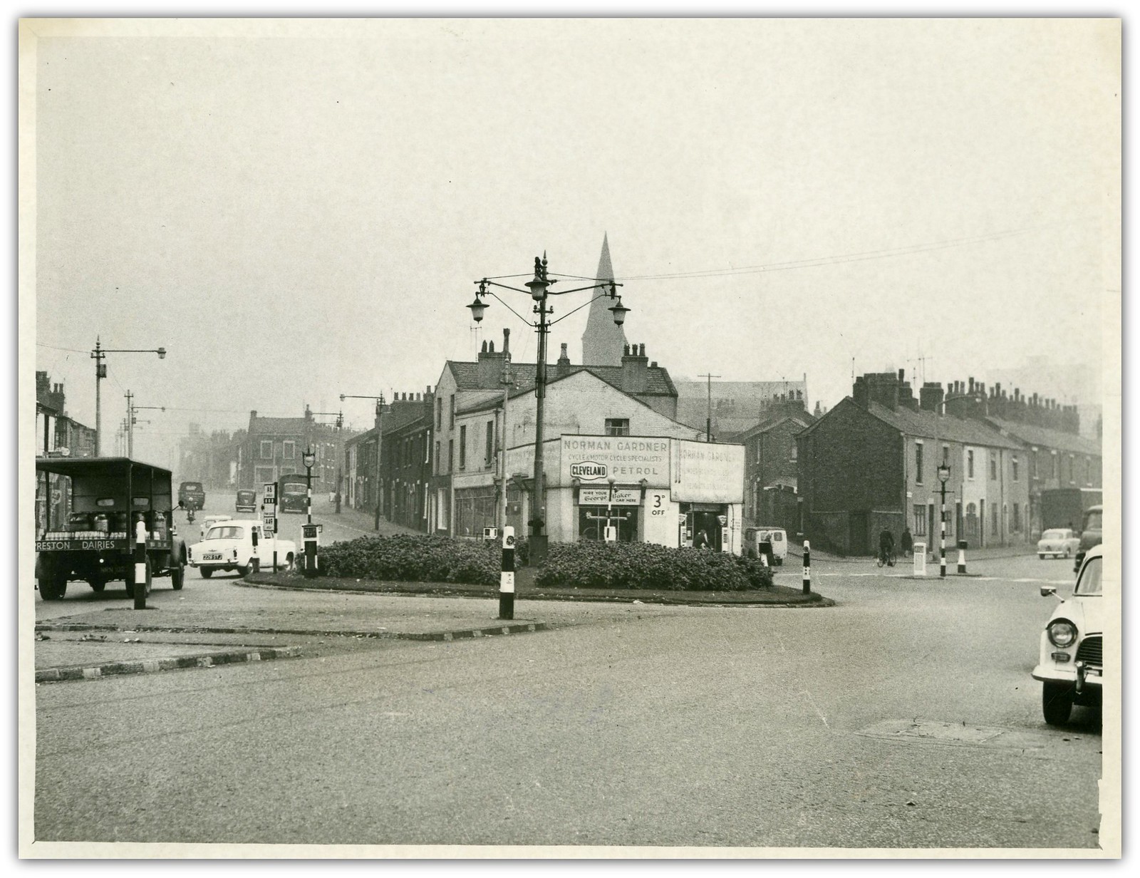 Norman Gardner's Garage Junction of Garstang Road, Moor La… Flickr