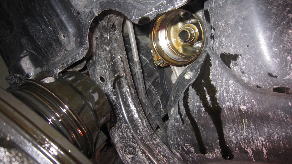 2010 Toyota Camry Oil Change (2.5L 4 cyl) Oil change on 20… Flickr