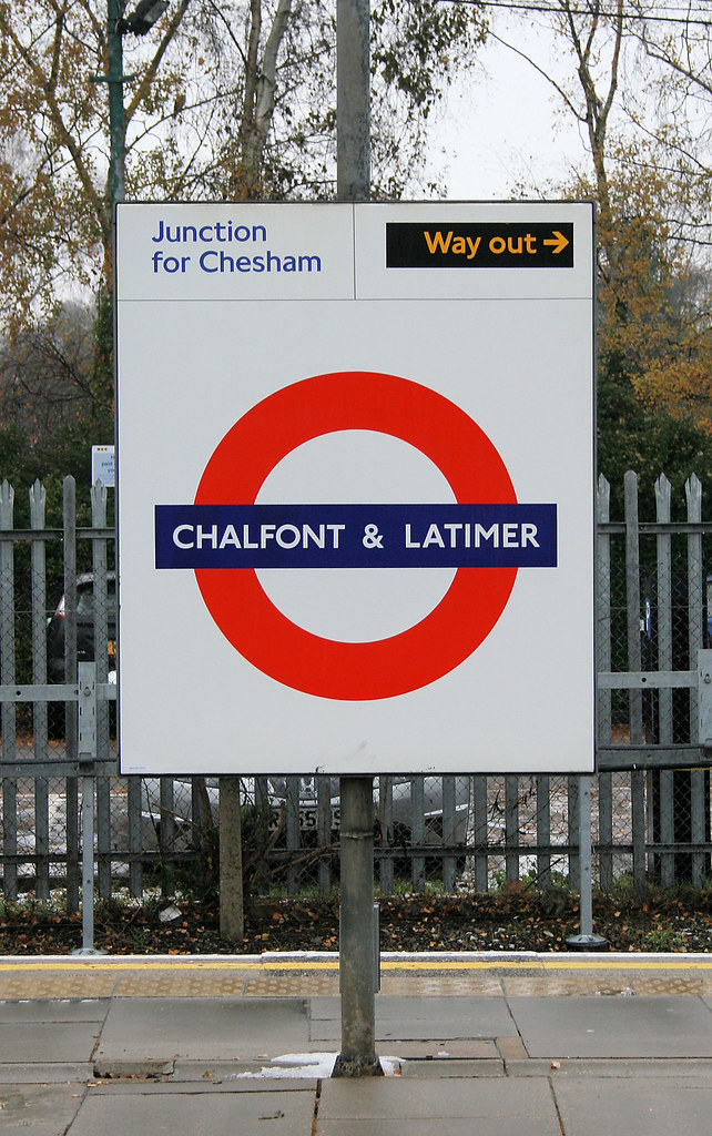 Chalfont & Latimer Underground station 1990s "panel" round… Flickr