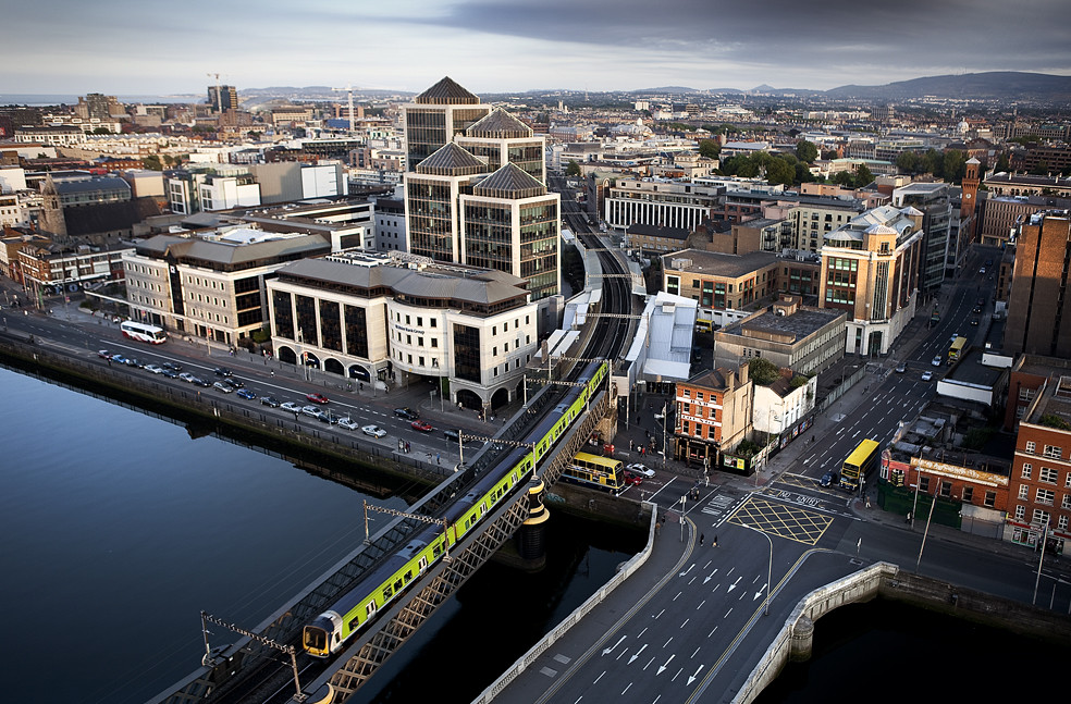 Dublin, Ireland A Dublin commuter Train heads north crossi… Flickr
